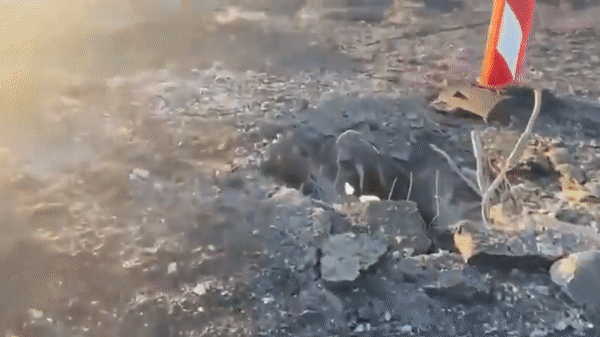 Khoảnh khắc vụ nổ đánh sập cầu trên đập thủy điện Kherson ảnh 9