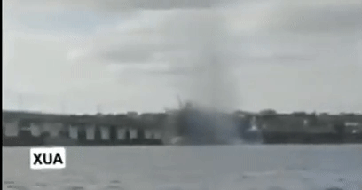 Khoảnh khắc vụ nổ đánh sập cầu trên đập thủy điện Kherson ảnh 11