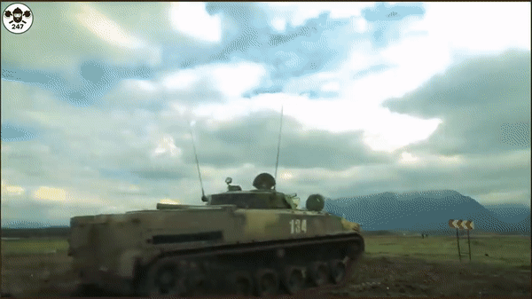 Kíp xe chiến đấu bộ binh BMP-3 Nga sống sót thần kỳ dù trúng hỏa lực Ukraine ảnh 17