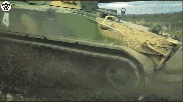 Kíp xe chiến đấu bộ binh BMP-3 Nga sống sót thần kỳ dù trúng hỏa lực Ukraine ảnh 19