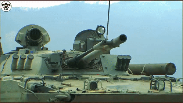 Kíp xe chiến đấu bộ binh BMP-3 Nga sống sót thần kỳ dù trúng hỏa lực Ukraine ảnh 15
