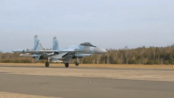 Tiêm kích Su-35S Nga hạ chiến đấu cơ Ukraine ở khoảng cách gần 200km? ảnh 24