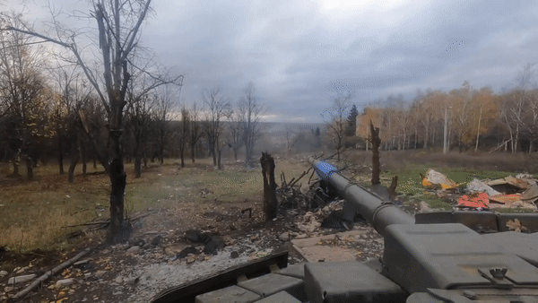 Xe chỉ huy hỏa lực hiếm gặp 1V119 Rheostat của Nga bị bỏ lại ở Kherson ảnh 15
