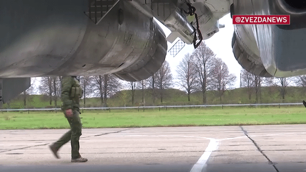Tiêm kích Su-35S Nga hạ chiến đấu cơ Ukraine ở khoảng cách gần 200km? ảnh 2