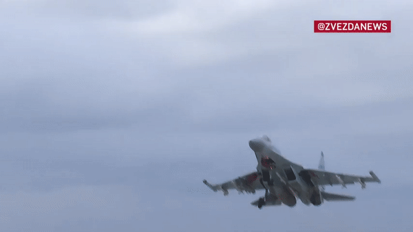 Tiêm kích Su-35S Nga hạ chiến đấu cơ Ukraine ở khoảng cách gần 200km? ảnh 10