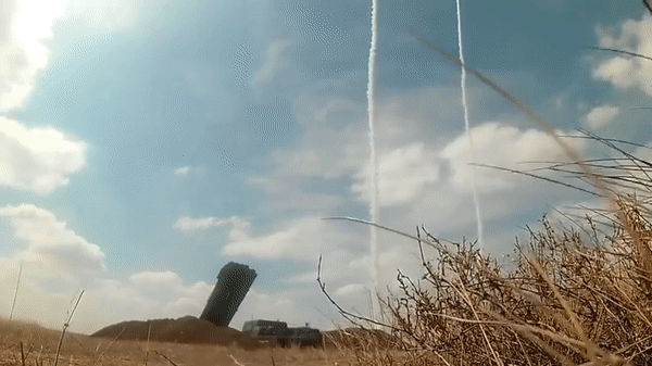 Quân đội Nga nhận loạt pháo phản lực Tornado-S, đối trọng với HIMARS của Ukraine ảnh 8