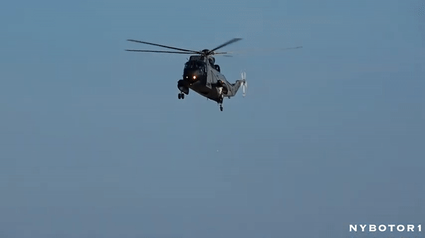 Anh lần đầu chuyển trực thăng Sea King cho Ukraine ảnh 3