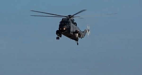 Anh lần đầu chuyển trực thăng Sea King cho Ukraine ảnh 12