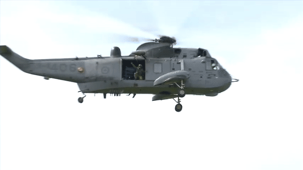 Anh lần đầu chuyển trực thăng Sea King cho Ukraine ảnh 7