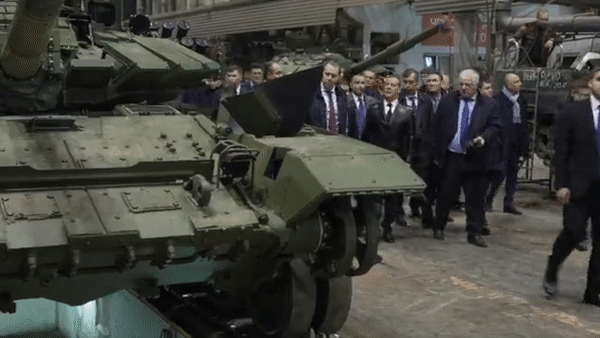 Tổng thống Putin yêu cầu tăng tốc cung cấp vũ khí cho quân đội Nga ảnh 1