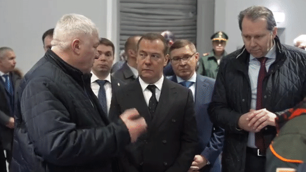 Tổng thống Putin yêu cầu tăng tốc cung cấp vũ khí cho quân đội Nga ảnh 9