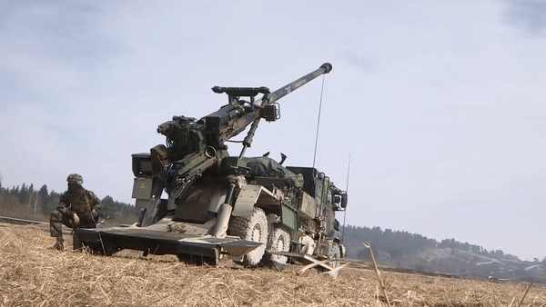  'Chiến thuật phi tiêu chuẩn' Ukraine áp dụng với pháo Caesar khi tấn công đảo Rắn ảnh 15