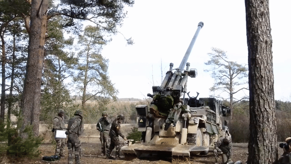  'Chiến thuật phi tiêu chuẩn' Ukraine áp dụng với pháo Caesar khi tấn công đảo Rắn ảnh 9