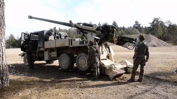  'Chiến thuật phi tiêu chuẩn' Ukraine áp dụng với pháo Caesar khi tấn công đảo Rắn ảnh 11