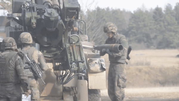  'Chiến thuật phi tiêu chuẩn' Ukraine áp dụng với pháo Caesar khi tấn công đảo Rắn ảnh 5