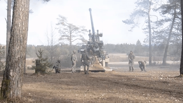  'Chiến thuật phi tiêu chuẩn' Ukraine áp dụng với pháo Caesar khi tấn công đảo Rắn ảnh 4