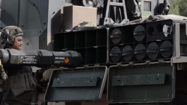  'Chiến thuật phi tiêu chuẩn' Ukraine áp dụng với pháo Caesar khi tấn công đảo Rắn ảnh 7