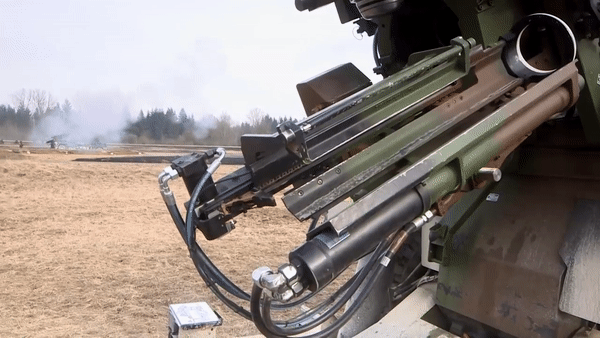  'Chiến thuật phi tiêu chuẩn' Ukraine áp dụng với pháo Caesar khi tấn công đảo Rắn ảnh 23