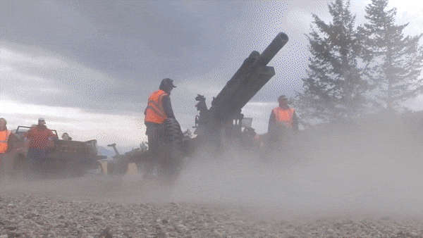 Lính Ukraine khai hỏa lựu pháo M101 hơn 80 năm tuổi ảnh 14