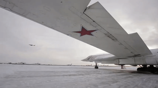'Thiên nga trắng' Tu-160 Nga đổ dồn về căn cứ Engels khiến Ukraine phải đề phòng ảnh 28