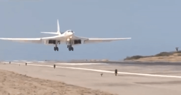 'Thiên nga trắng' Tu-160 Nga đổ dồn về căn cứ Engels khiến Ukraine phải đề phòng ảnh 19