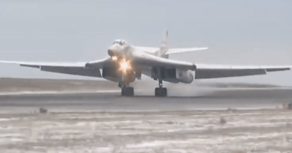 'Thiên nga trắng' Tu-160 Nga đổ dồn về căn cứ Engels khiến Ukraine phải đề phòng ảnh 15