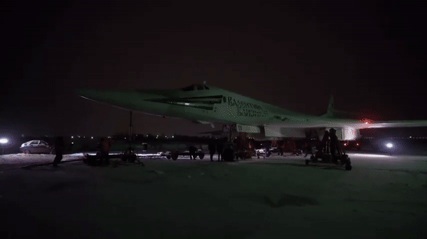 'Thiên nga trắng' Tu-160 Nga đổ dồn về căn cứ Engels khiến Ukraine phải đề phòng ảnh 33