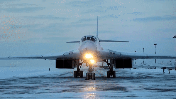 'Thiên nga trắng' Tu-160 Nga đổ dồn về căn cứ Engels khiến Ukraine phải đề phòng ảnh 22