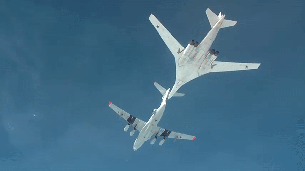 'Thiên nga trắng' Tu-160 Nga đổ dồn về căn cứ Engels khiến Ukraine phải đề phòng ảnh 26