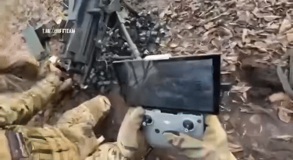 Uy lực của súng phóng lựu ‘sát thủ diệt bộ binh’ Mk-19 trong tay lính Ukraine  ảnh 2