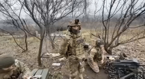 Uy lực của súng phóng lựu ‘sát thủ diệt bộ binh’ Mk-19 trong tay lính Ukraine  ảnh 1