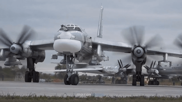 'Gấu bay' Tu-95MS Nga bị loạt chiến đấu cơ mạnh nhất của Mỹ - Nhật cùng áp sát ảnh 15