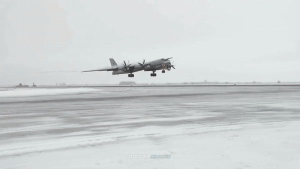 'Gấu bay' Tu-95MS Nga bị loạt chiến đấu cơ mạnh nhất của Mỹ - Nhật cùng áp sát ảnh 19