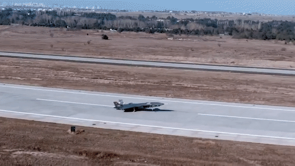 Thổ Nhĩ Kỳ thử nghiệm tiêm kích tàng hình không người lái (UAV) Kizilelma ảnh 4