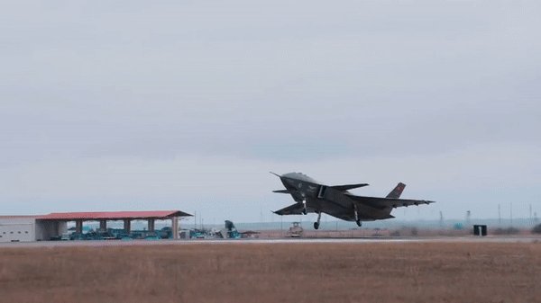 Thổ Nhĩ Kỳ thử nghiệm tiêm kích tàng hình không người lái (UAV) Kizilelma ảnh 6