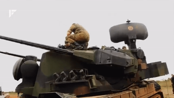Khoảnh khắc pháo phòng không Gepard Đức viện trợ Kiev đánh chặn tên lửa hành trình Nga ảnh 15