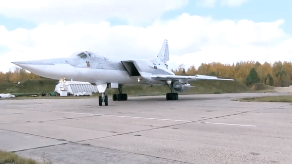 Nga cáo buộc Ukraine tập kích căn cứ oanh tạc cơ chiến lược khiến Tu-22M3 bị hỏng ảnh 21