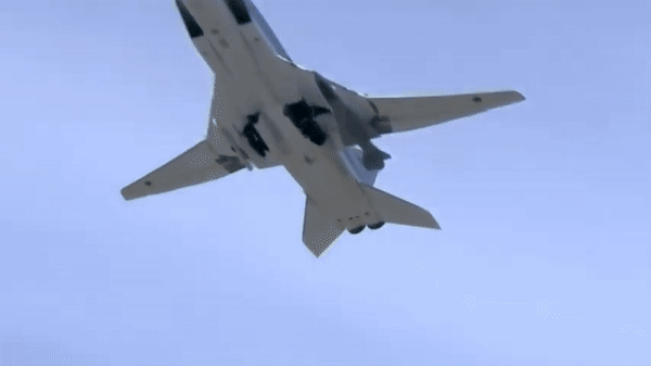 Nga cáo buộc Ukraine tập kích căn cứ oanh tạc cơ chiến lược khiến Tu-22M3 bị hỏng ảnh 16
