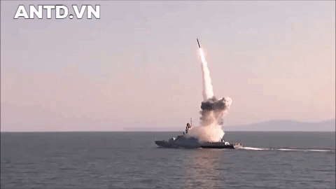 Tên lửa từ tàu chiến và máy bay ném bom chiến lược Nga ào ạt tập kích Ukraine ảnh 15