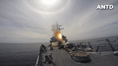 Tên lửa từ tàu chiến và máy bay ném bom chiến lược Nga ào ạt tập kích Ukraine ảnh 10