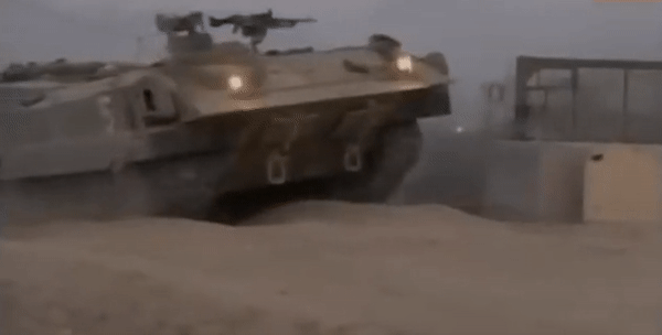 Khó tin: Thiết giáp chở quân Achzarit Mk-1/2 được hoán cải từ xe tăng T-54/55 ảnh 4