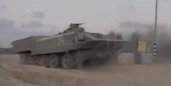Khó tin: Thiết giáp chở quân Achzarit Mk-1/2 được hoán cải từ xe tăng T-54/55 ảnh 1