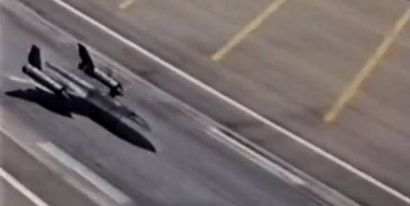 Vì sao 'bóng ma do thám' SR-71 Blackbird Mỹ khiến đối phương không thể bắn hạ? ảnh 9