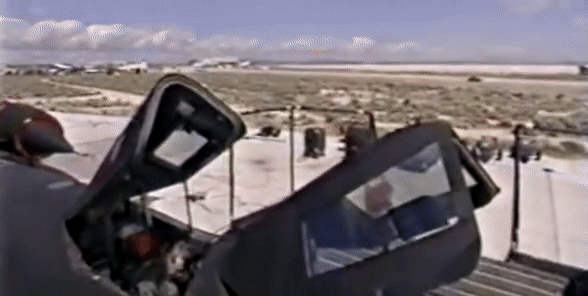 Vì sao 'bóng ma do thám' SR-71 Blackbird Mỹ khiến đối phương không thể bắn hạ? ảnh 4
