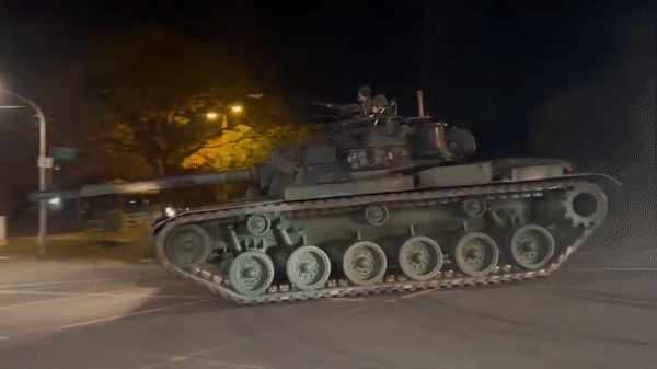 Vì sao Mỹ chế tạo xe tăng M60 cao nhất thế giới bất chấp việc dễ bị bắn hạ? ảnh 8