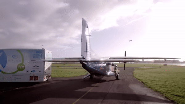 Máy bay chạy bằng hydro lớn nhất thế giới cất cánh thành công ảnh 1