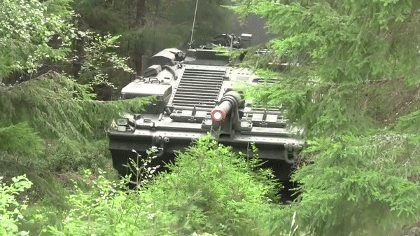  Stridsvagn 103 - Xe tăng không tháp pháo độc đáo của Thụy Điển ảnh 16