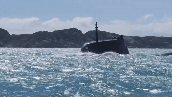 Vượt qua 'hố đen đại dương' Kilo Nga, Type-212 của Đức mới là tàu ngầm phi hạt nhân mạnh nhất  ảnh 18