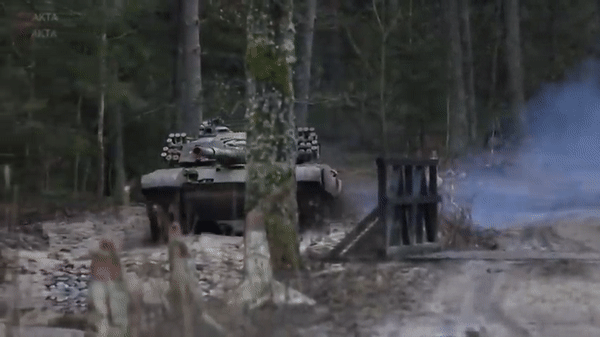 Xe tăng chủ lực PT-91 của Ba Lan 'hụt hơi trước Leopard 2 của Đức ảnh 25