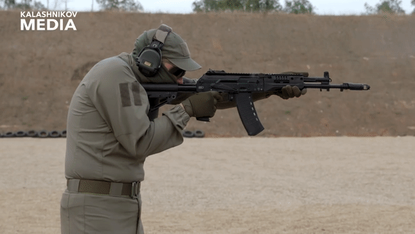 Nga đẩy mạnh sản xuất súng trường tấn công hiện đại AK-12 ảnh 8
